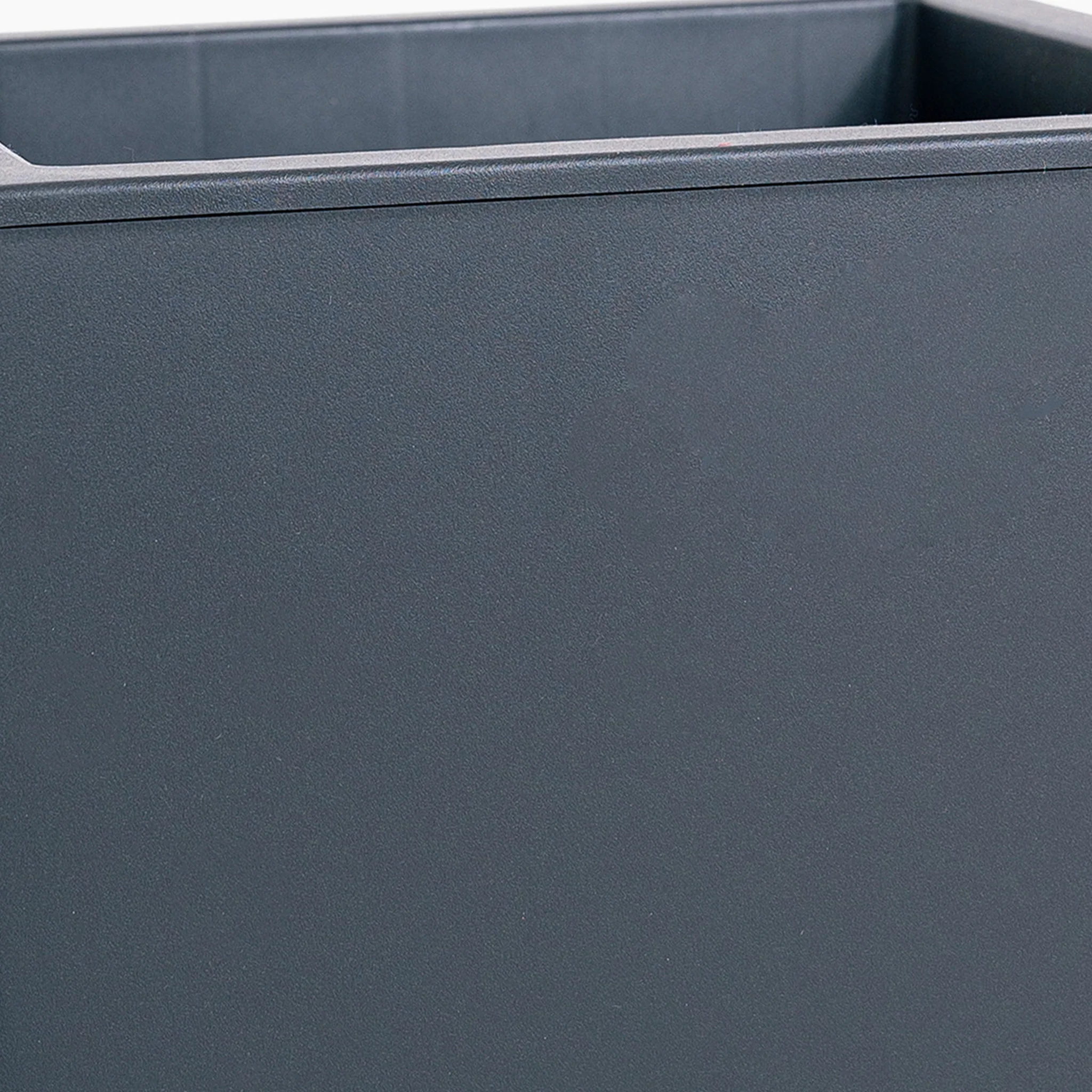 Vivo cube plastic pot - Image 2